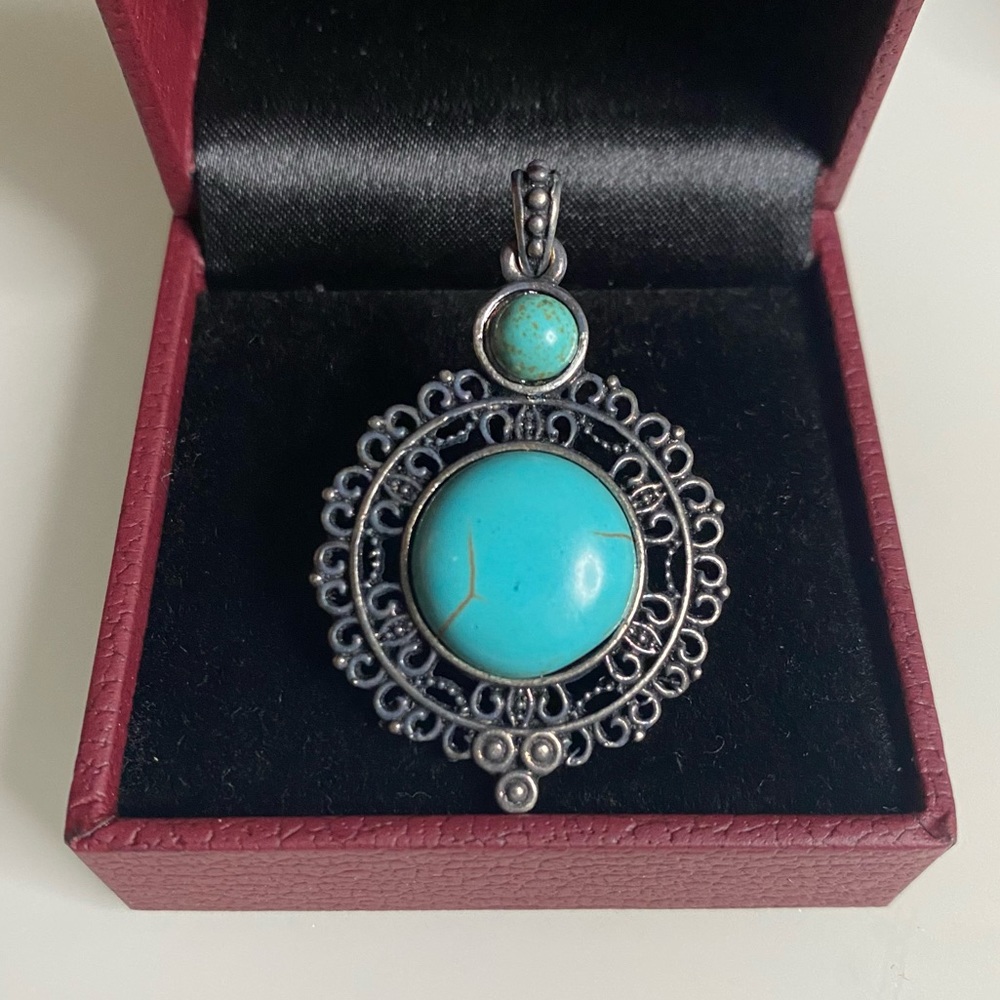 3/$25 🔵 Oxidized Silver Turquoise Round Pendant